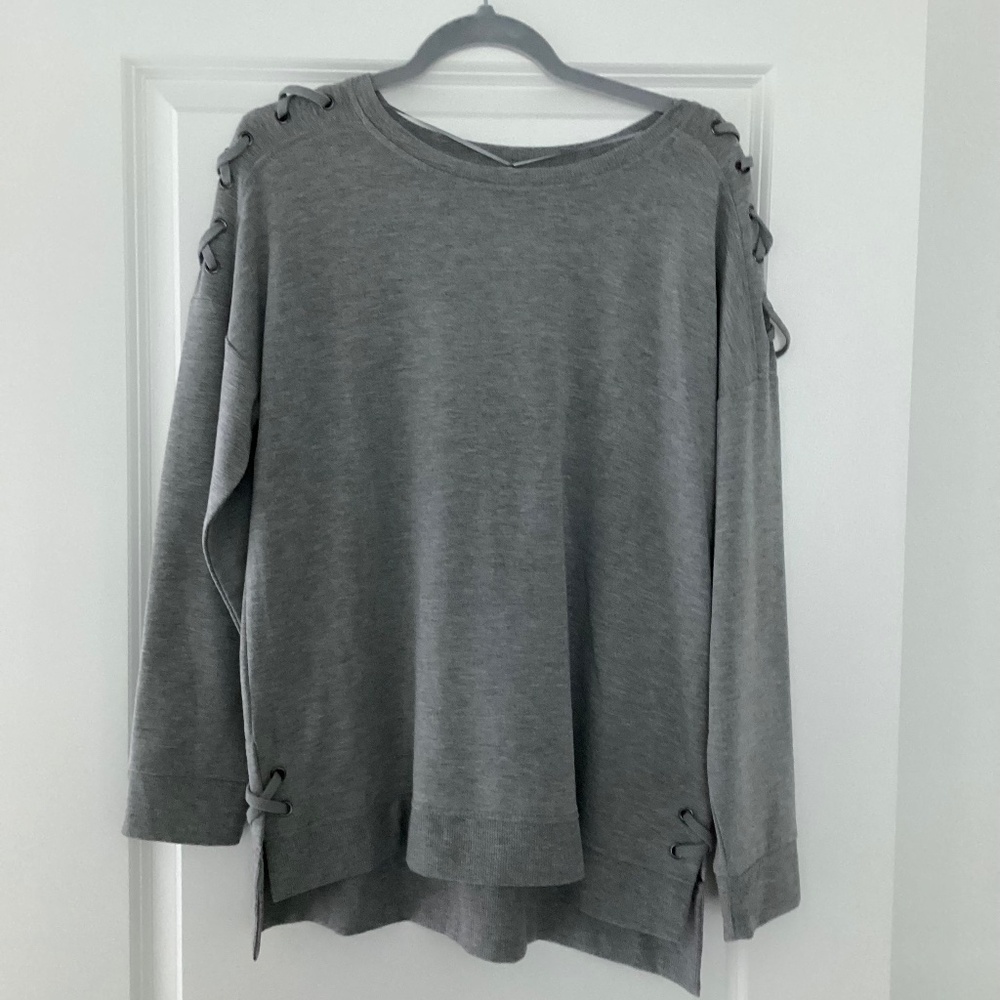 NWT!!!!  Cable & Gauge Lightweight Grey Sweatshirt….Size Large